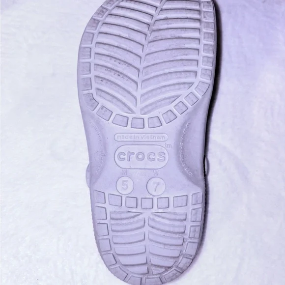 Women’s Size 8 Light Gray Crocs - Picture 5 of 5